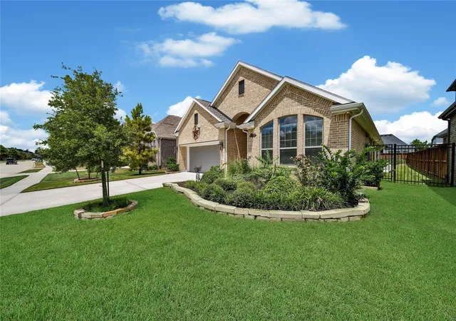 Photo 2 of Single family home for sale at 4611 Silver Moon Dr, Spring, TX 77386 | MLS# 37866130 | Listing updated on 2026-09-20