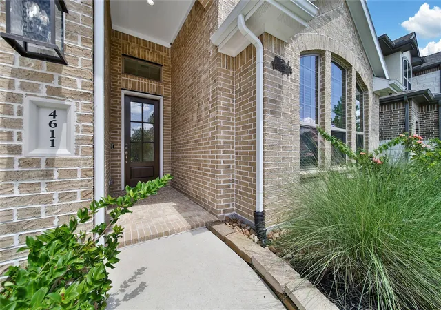 Photo 3 of Single family home for sale at 4611 Silver Moon Dr, Spring, TX 77386 | MLS# 37866130 | Listing updated on 2026-09-20