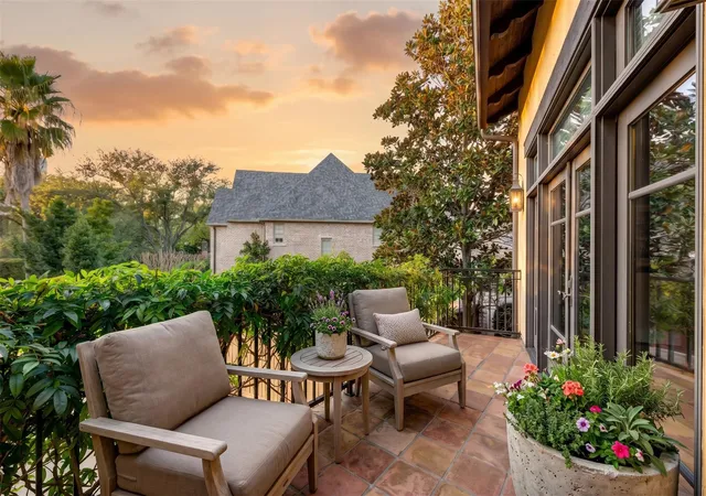 1st image of 16 Lana Ln #B, Houston, TX 77027 | MLS# 71927693