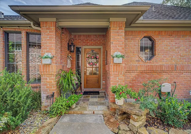 3rd image of 22 Red Oak Ct, Lake Jackson, TX 77566 | MLS# 74671634
