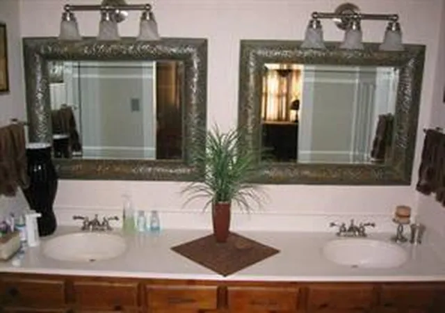 4th image of 22918 Spring Willow Dr, Tomball, TX 77375 | MLS# 15876740