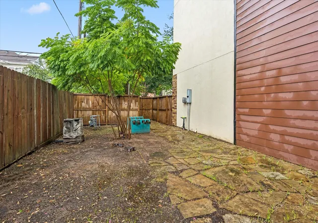 24th image of 3717 Stanford St #C, Houston, TX 77006 | MLS# 3462116