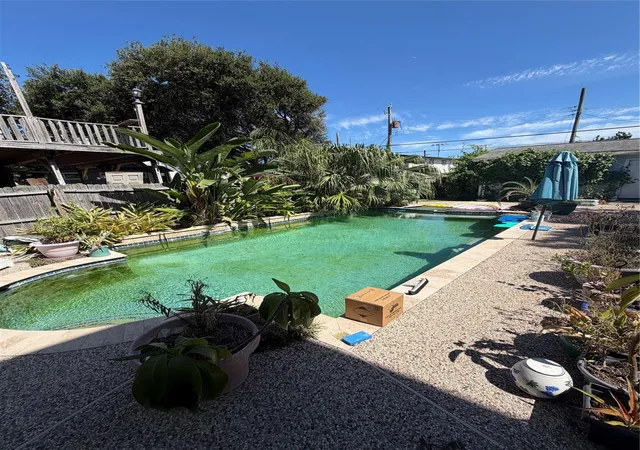 Photo 3 of Sale Pending at 2725 Avenue P 1/2, Galveston, TX 77550 | MLS# 90876543 | Listing updated on 2026-09-01
