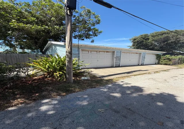 Photo 4 of Sale Pending at 2725 Avenue P 1/2, Galveston, TX 77550 | MLS# 90876543 | Listing updated on 2026-09-01