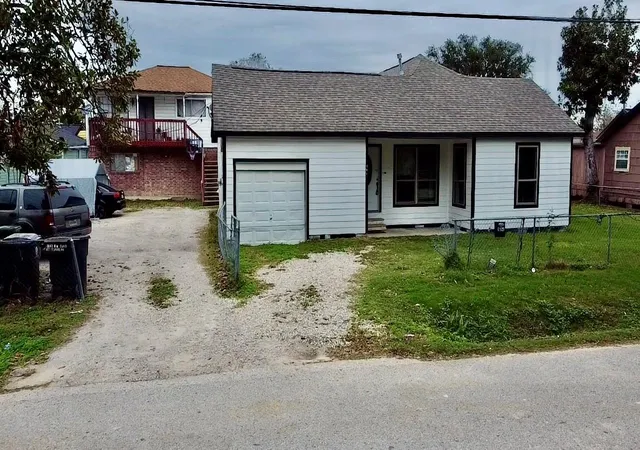 Photo 1 of Multi family home for sale at 6929 San Angelo St, Houston, TX 77020 | MLS# 35715079 | Listing updated on 2026-08-17