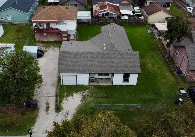 Photo 2 of Multi family home for sale at 6929 San Angelo St, Houston, TX 77020 | MLS# 35715079 | Listing updated on 2026-08-17