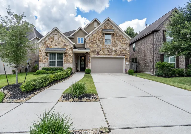 Photo 3 of Sale Pending at 2739 Monarch Xing, Missouri City, TX 77459 | MLS# 93018139 | Listing updated on 2026-09-25