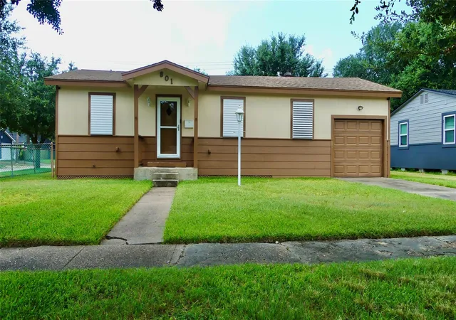 2nd image of 801 19th Ave N, Texas City, TX 77590 | MLS# 62801882