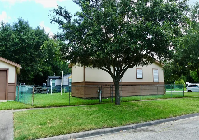 30th image of 801 19th Ave N, Texas City, TX 77590 | MLS# 62801882
