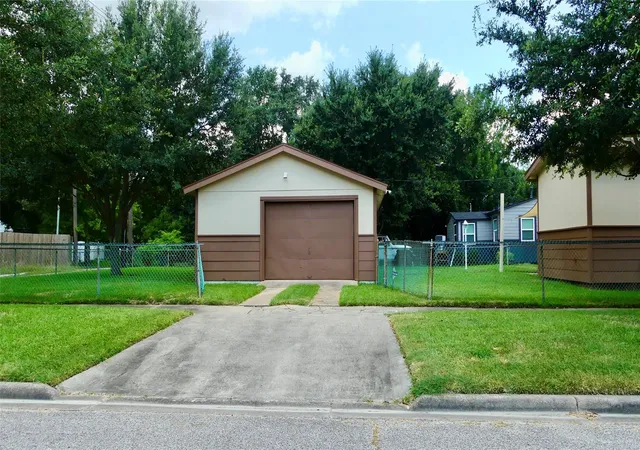 Photo 3 of Single family home for sale at 801 19th Avenue N, Texas City, TX 77590 | MLS# 62801882 | Listing updated on 2026-09-09