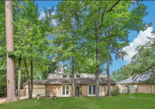 1st image of 1728 E Lake Dr, Huntsville, TX 77340 | MLS# 40349763