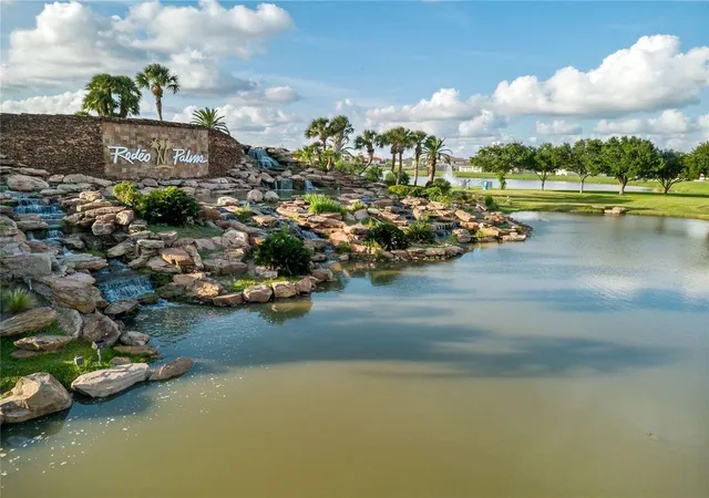 2nd image of 132 Indian Wells Dr, Manvel, TX 77578 | MLS# 30624189