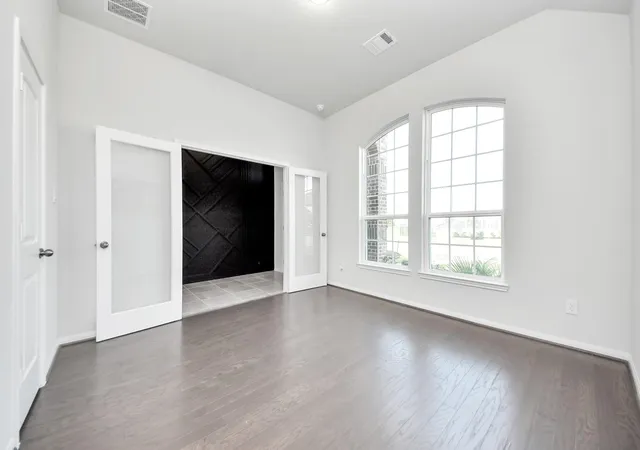 Photo 4 of Sale Pending at 132 Indian Wells Dr, Manvel, TX 77578 | MLS# 30624189 | Listing updated on 2026-09-25