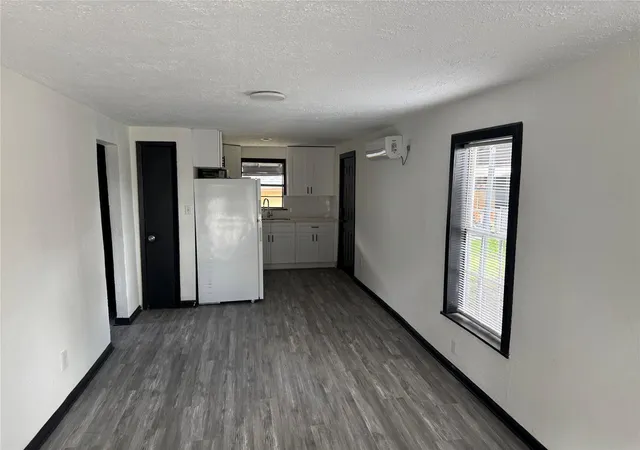 5th image of 1504 Luzon St, Houston, TX 77009 | MLS# 86512812