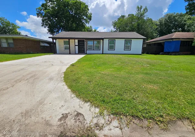 2nd image of 2129 Raspberry Ln, Pasadena, TX 77502 | MLS# 4794406