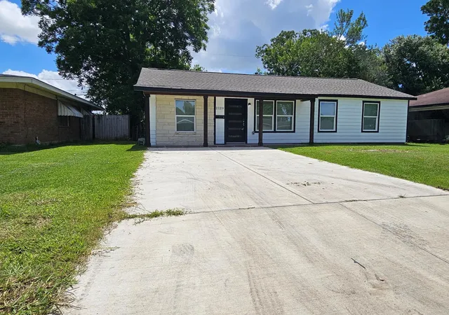 3rd image of 2129 Raspberry Ln, Pasadena, TX 77502 | MLS# 4794406