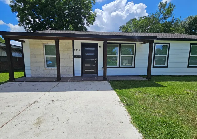 5th image of 2129 Raspberry Ln, Pasadena, TX 77502 | MLS# 4794406