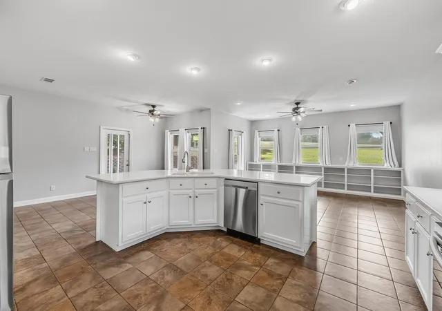 4th image of 501 Cherry Hills Dr, Huntsville, TX 77340 | MLS# 27944950