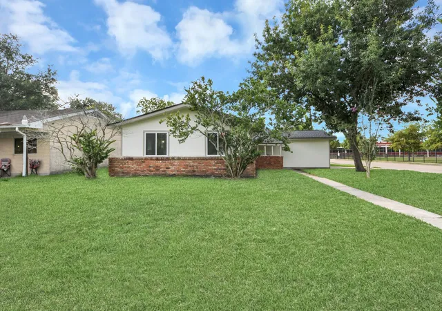 1st image of 5743 Newquay St, Houston, TX 77085 | MLS# 10497059