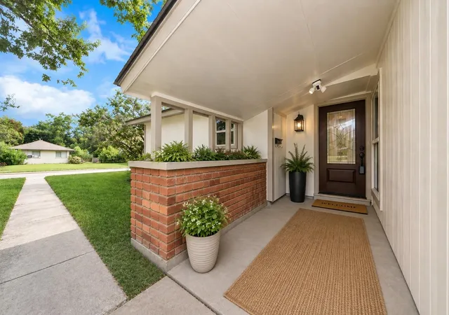 2nd image of 5743 Newquay St, Houston, TX 77085 | MLS# 10497059