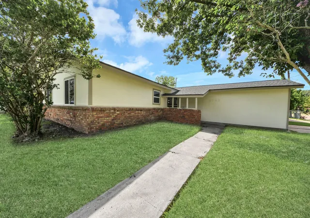 3rd image of 5743 Newquay St, Houston, TX 77085 | MLS# 10497059