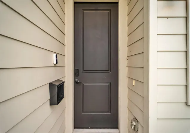Photo 2 of Single family home for sale at 6708 Arapahoe St, Houston, TX 77020 | MLS# 29971046 | Listing updated on 2026-09-17