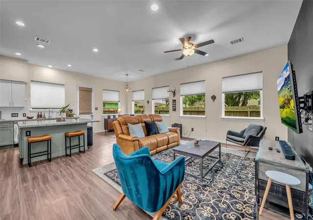 Photo 3 of Single family home for sale at 6708 Arapahoe St, Houston, TX 77020 | MLS# 29971046 | Listing updated on 2026-09-17