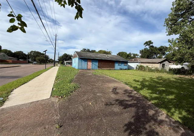 3rd image of 3902 Alberta St, Houston, TX 77021 | MLS# 81787119