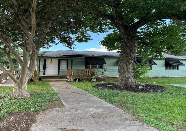 2nd image of 411 & 411 1/2 Humphrey Ave, Palacios, TX 77465 | MLS# 42199047