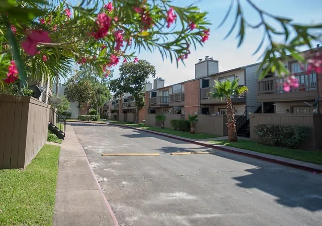2nd image of 6001 Reims Rd, Houston, TX 77036
