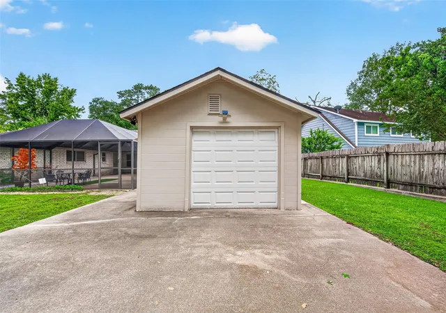 2nd image of 737 Holly Springs Dr, Conroe, TX 77302 | MLS# 87889061