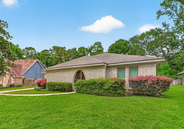 Photo 4 of Single family home for sale at 737 Holly Springs Dr, Conroe, TX 77302 | MLS# 87889061 | Listing updated on 2026-09-15
