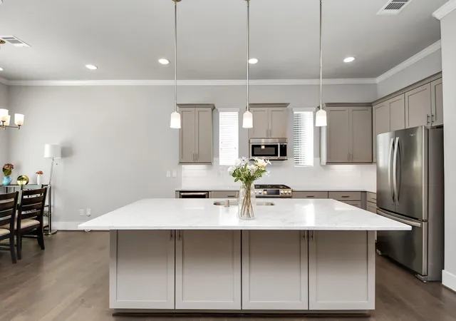 2nd image of 5720 Petty St, Houston, TX 77007 | MLS# 48925063