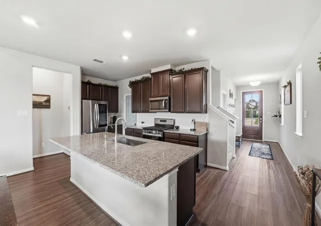 5th image of 2130 Shellbark Wy, La Marque, TX 77568 | MLS# 17841067