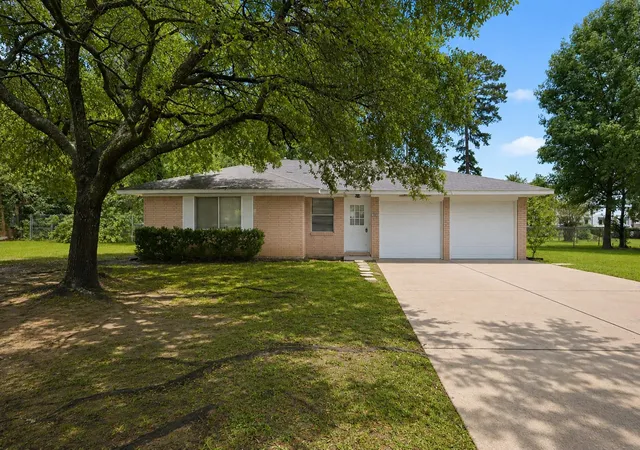 Photo 2 of Single family home for sale at 503 Northwood Dr, Conroe, TX 77303 | MLS# 98236773 | Listing updated on 2026-09-14