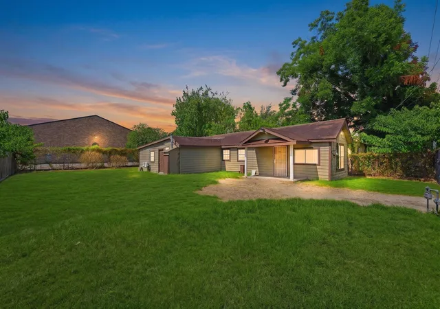 1st image of 1420 Duff Ln, Houston, TX 77022 | MLS# 52912534