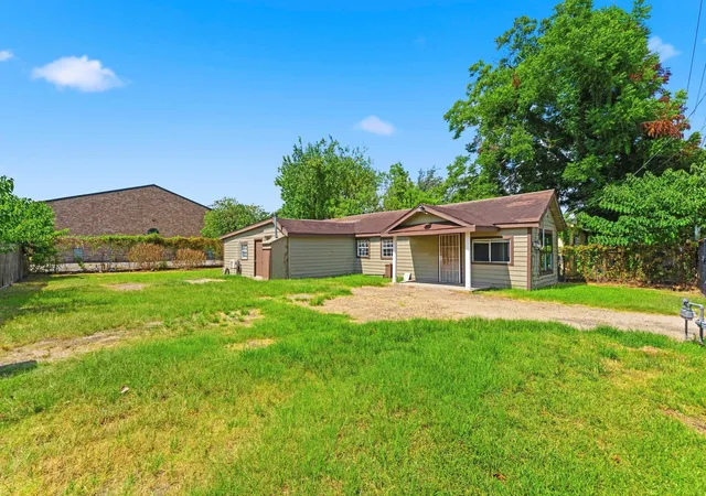 4th image of 1420 Duff Ln, Houston, TX 77022 | MLS# 52912534