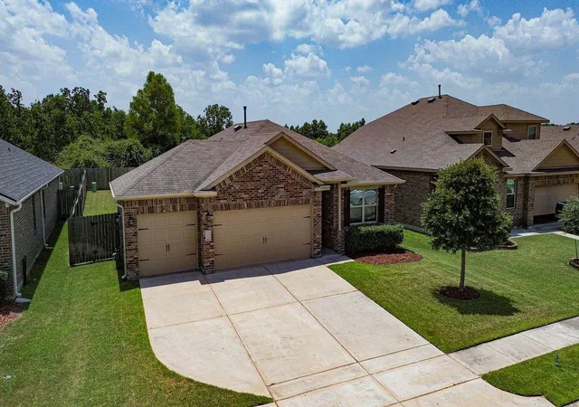 2nd image of 7806 London Tower Ln, Houston, TX 77044 | MLS# 87193829