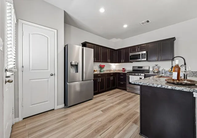 5th image of 7806 London Tower Ln, Houston, TX 77044 | MLS# 87193829
