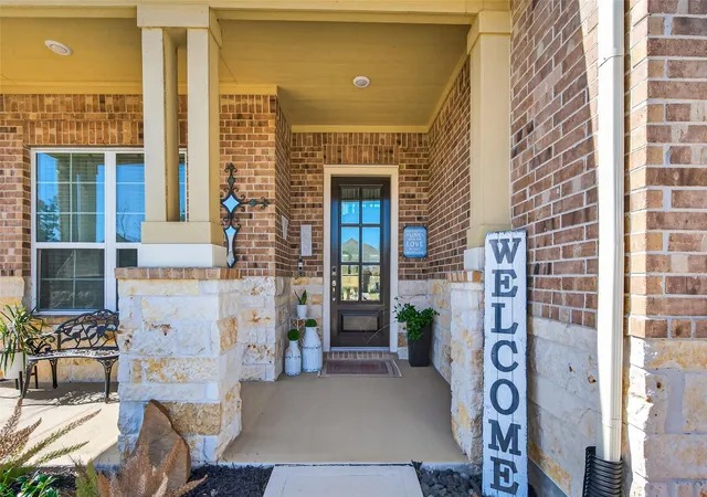 Photo 3 of Single family home for sale at 1947 Cyn Live Oak St, Conroe, TX 77304 | MLS# 75666310 | Listing updated on 2026-09-19
