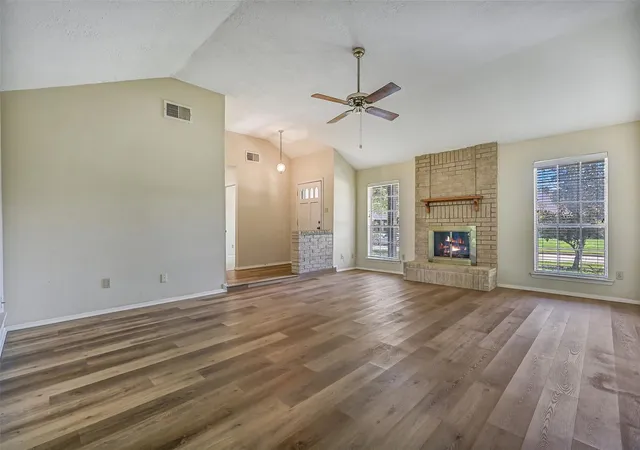 5th image of 1109 W Castlewood Ave, Friendswood, TX 77546 | MLS# 66888676