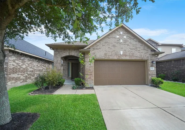 Photo 2 of Single family home for sale at 9303 Fuqua Breeze Dr, Houston, TX 77075 | MLS# 51182883 | Listing updated on 2026-08-09