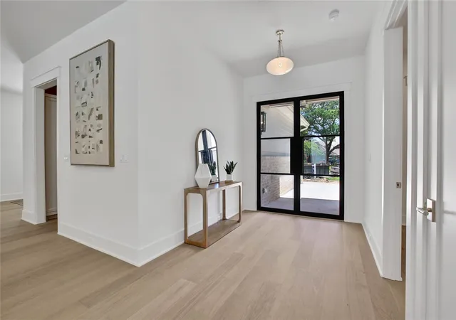 2nd image of 1191 Chamboard Ln, Houston, TX 77018 | MLS# 20912496