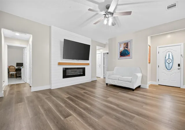 Photo 3 of Single family home for sale at 6519 Haight St, Houston, TX 77028 | MLS# 70365118 | Listing updated on 2026-09-21