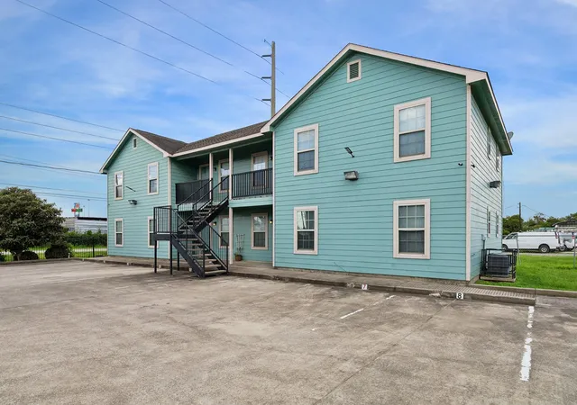 3rd image of 2013 Ellis School Rd, Baytown, TX 77521 | MLS# 55918052