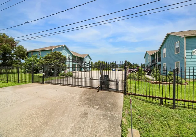 5th image of 2013 Ellis School Rd, Baytown, TX 77521 | MLS# 55918052