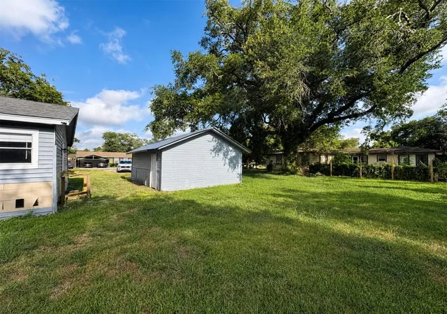 21st image of 123 Barbara Dr, Clute, TX 77531 | MLS# 26110531