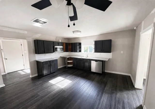3rd image of 123 Barbara Dr, Clute, TX 77531 | MLS# 26110531