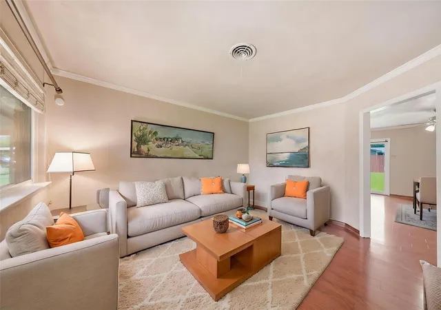 3rd image of 5506 Cheshire Ln, Houston, TX 77092 | MLS# 38890974