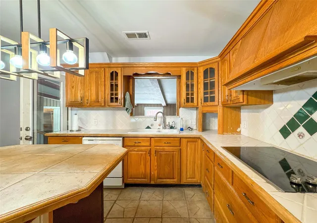 5th image of 2506 Edgewood St, Liberty, TX 77575 | MLS# 51549149